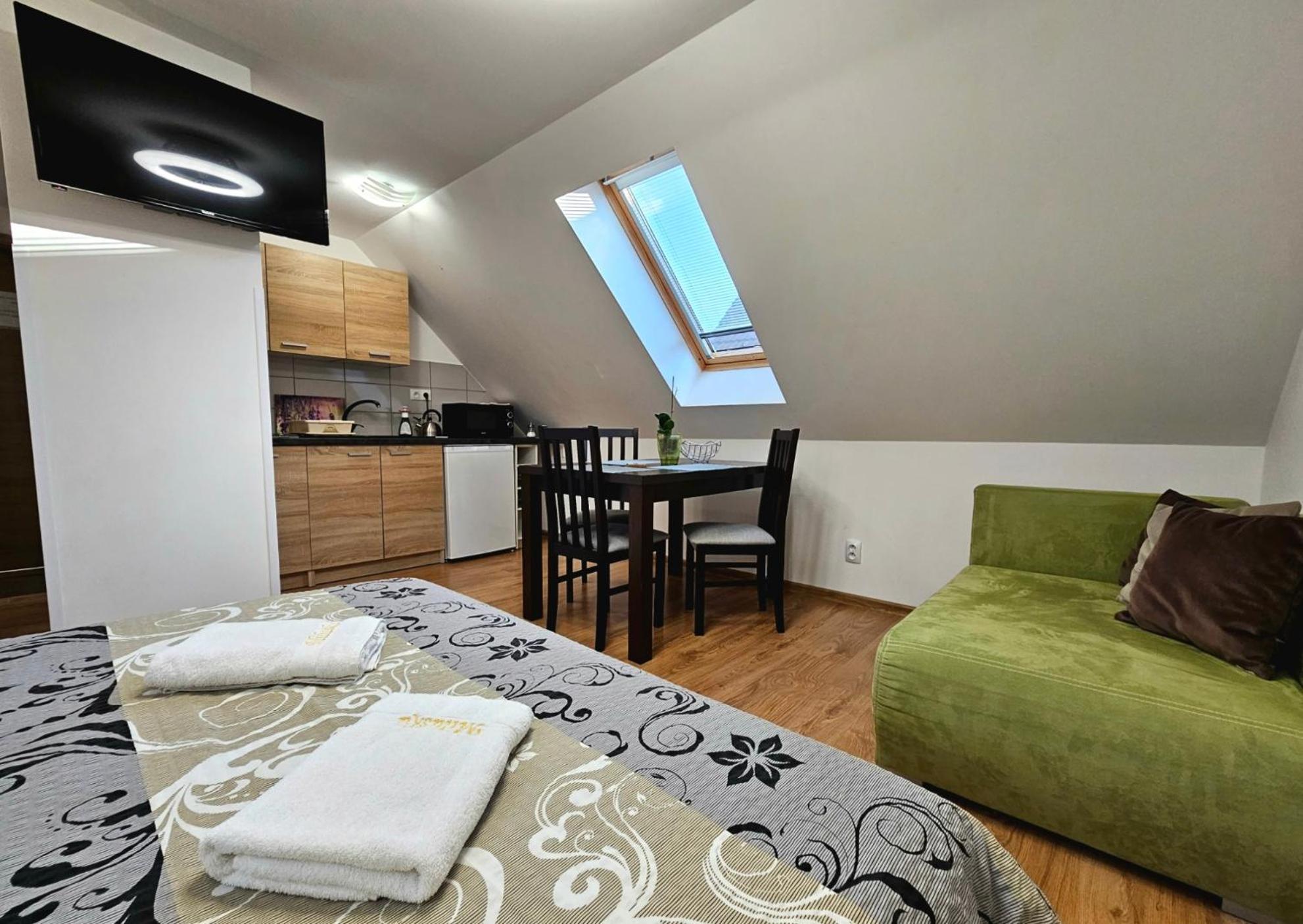 Apartmany Miluska เบเชนยอวา ภายนอก รูปภาพ