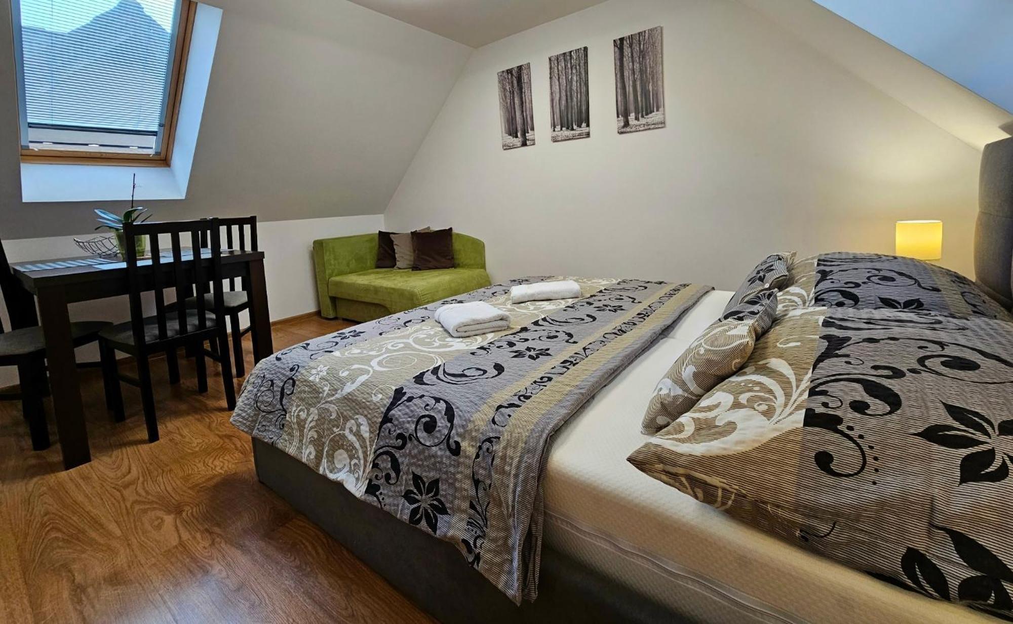 Apartmany Miluska เบเชนยอวา ภายนอก รูปภาพ
